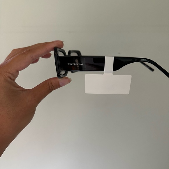 NWT WeWoreWhat never worn sunglasses “the backyard” black with grey tint - Picture 2 of 4